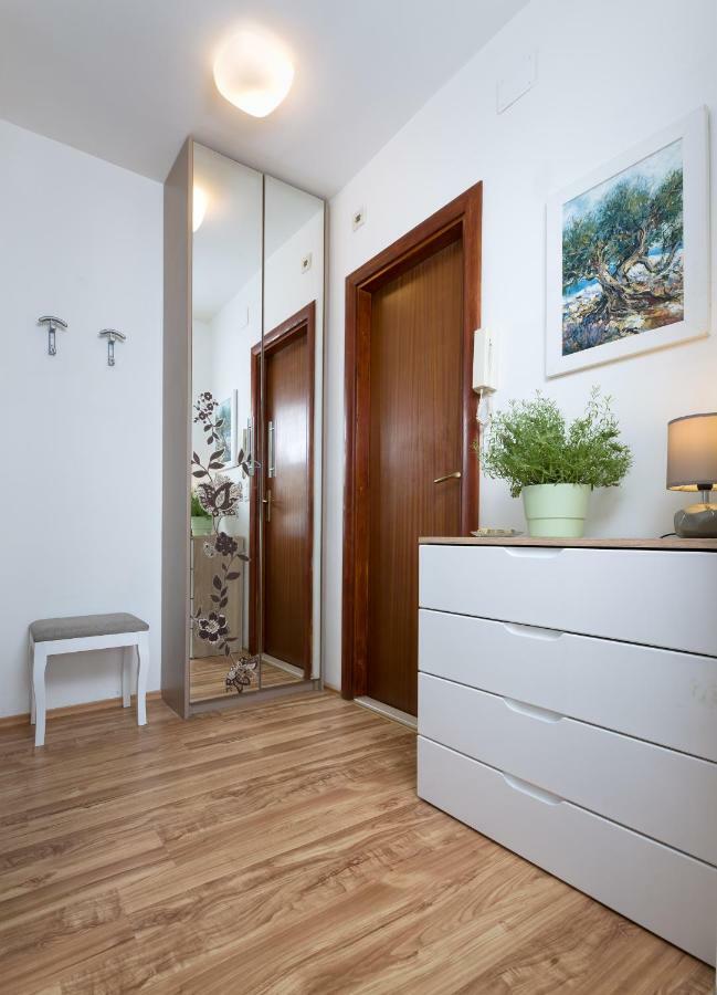 Apartment Kristina, Comfortable And Close To The Center Split Buitenkant foto