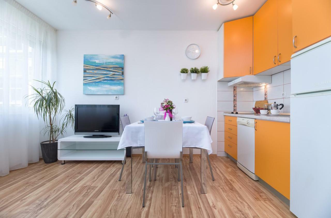 Apartment Kristina, Comfortable And Close To The Center Split Buitenkant foto